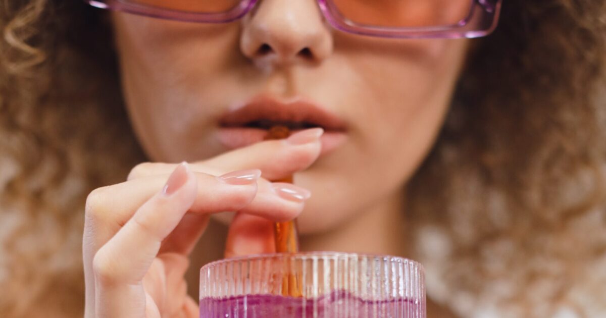 ¿Qué Bebidas son las Peores para tus Dientes?