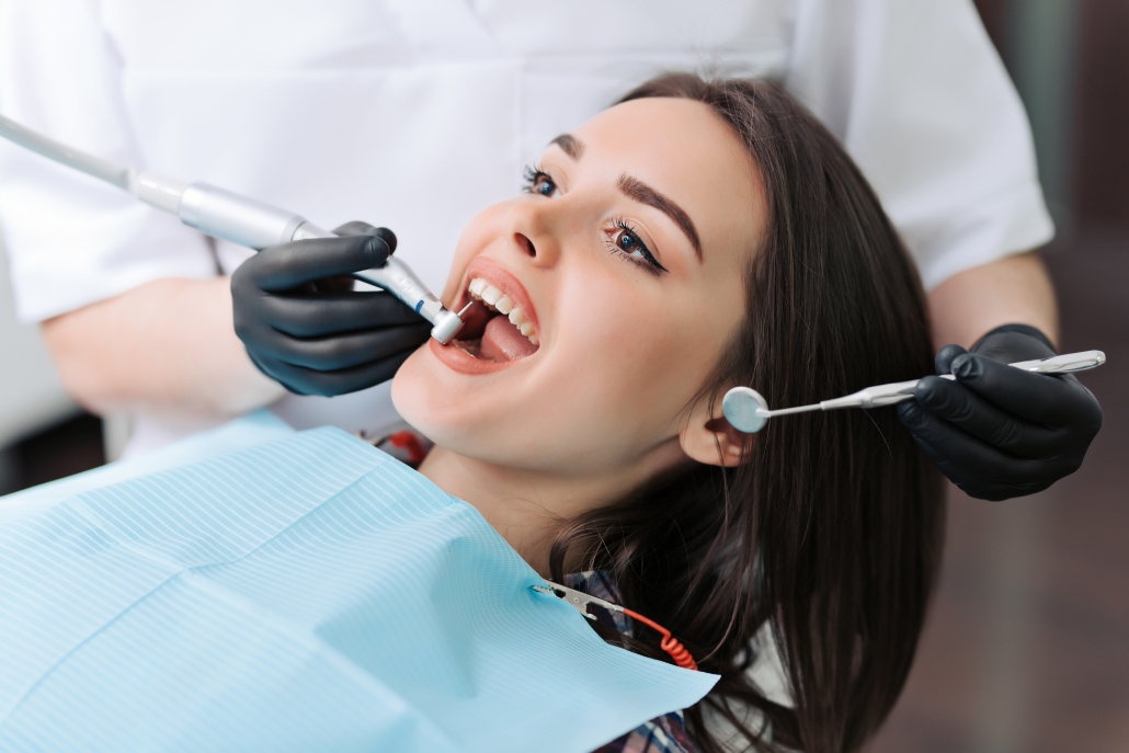Guía paso a paso: Limpieza dental en ambientes contaminados